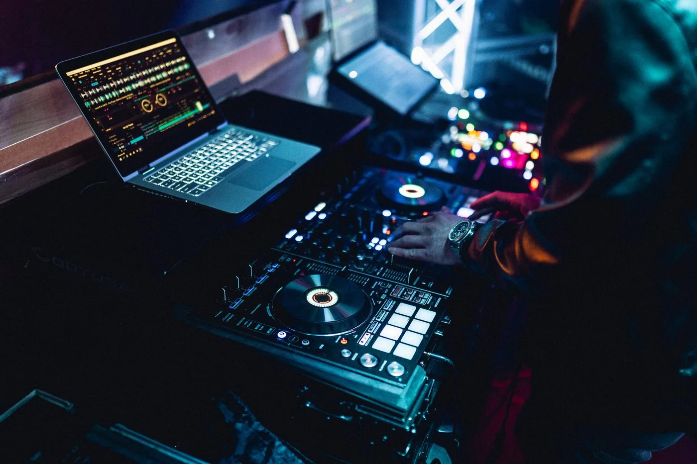 Blackhat mixing on the decks